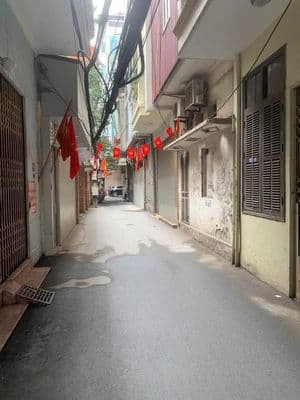 Cho thuê nhà 45m2 Cầu Giấy, 6PN, ô tô đỗ cửa