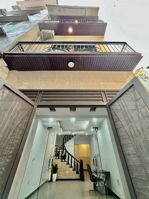 Cho thuê nhà 50m2 x 3 tầng, 4PN, Lạc Long Quân, Tây Hồ