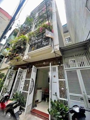 Nhà riêng 35m² 5 tầng Trần Khát Chân, 3PN, mới đẹp