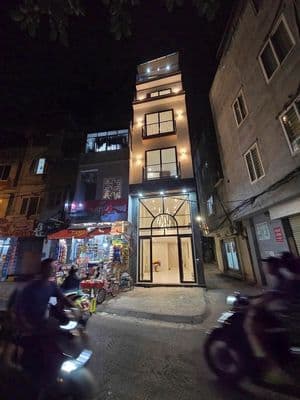 Cho thuê nhà 6 tầng mặt phố Văn Chương, Đống Đa, Hà Nội