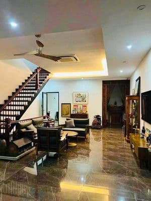 Cho thuê biệt thự sân vườn Quảng An, Tây Hồ, 200m2, 25tr