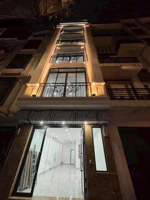 Cho thuê nhà 70m2 mặt tiền 5m tại 34 Nguyên Hồng, Đống Đa