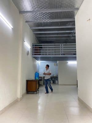 Cho thuê nhà nguyên căn Phố Bồ Đề, có gác xép, nội thất cơ bản