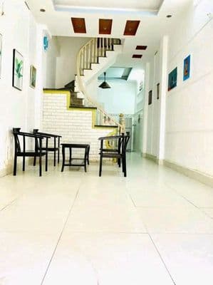 Cho thuê nhà 35m2 x 4 tầng, 4PN, 3WC ngõ 358 Bùi Xương Trạch, Thanh Xu
