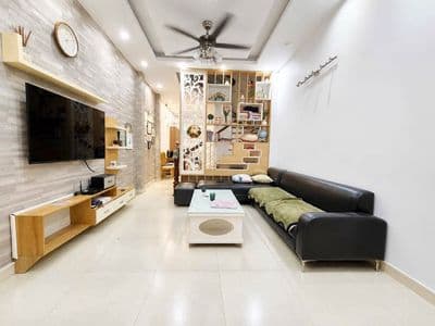 Nhà 45m² 4PN Long Biên, 2 phút tới AEON MALL