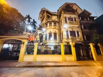 Biệt thự 210m2 Linh Đàm, 3 mặt tiền, kinh doanh, ô tô tránh