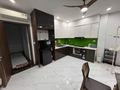 Nhà riêng có thang máy Bờ Sông Sét, Hoàng Mai, 20tr/tháng