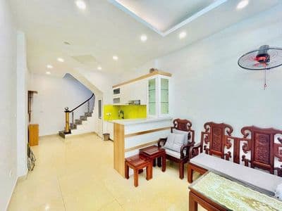 Cho thuê nhà 5 tầng Tôn Đức Thắng, Đống Đa, 40m², 3PN, 12.5tr
