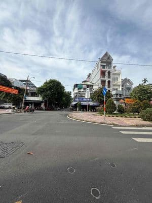 Cho thuê mặt bằng kinh doanh ở mặt đường Hiền Vương