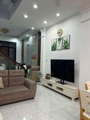 Cho thuê nhà nguyên căn, 1 trệt - 2 lầu - 1 sân thượng