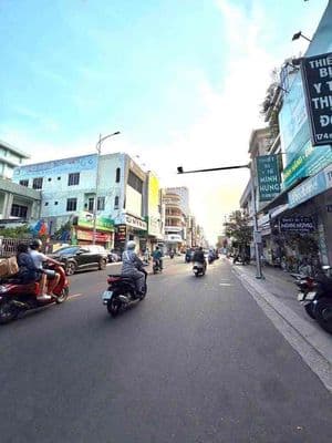 Cho Thuê Nhà • Mặt tiền đường Hùng Vương gần nhà hát Trưng Vương, tttp