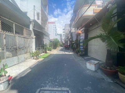 Bán nhà 5.6x11.5m, đường xe hơi, sát Chung cư Quân đội. TMT, Q12