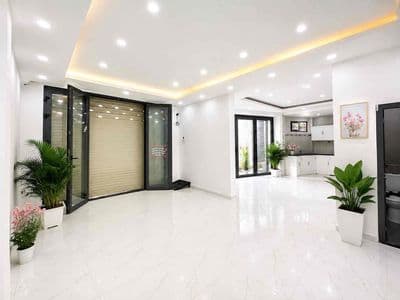 Cho thuê nhà 3 lầu. DT 8x7, 3 PN 4WC, 14 tr