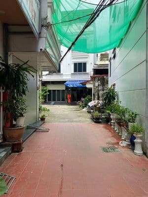 Bán nhà Đình Đông 70m2 - 2.5 tầng - Mặt ngõ oto vào đến cửa,sân cổng