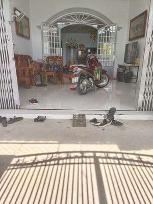 nhà trệt lửng 2 pn hẻm Lê Thị riêng