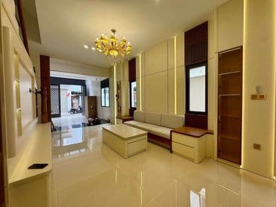 Bán nhà góc 2 mặt tiền đường Lê Hồng Phong