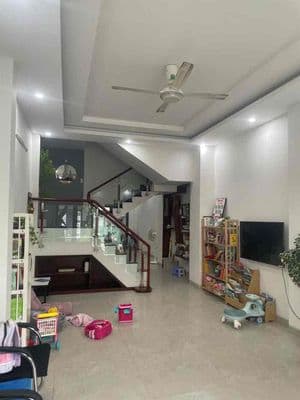 Cho thuê nhà nguyên căn q7, 4x18m 4pn+3wc hxh 25 triệu/ tháng