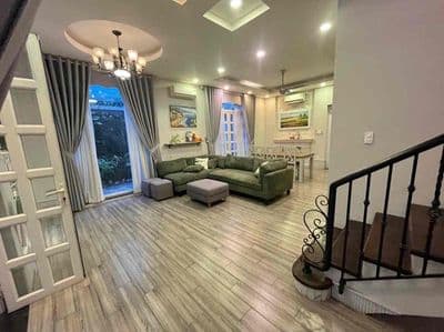Bán biệt thự đơn lập 180m2, vị trí gần liên phường, nhà đẹp full nt