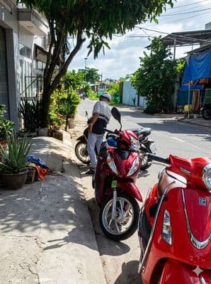 Nhà Mặt tiền nguyên căn 130m2 giá rẻ