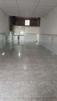 Nhà 4m×16m dưới trống suốt trên.lửng.gần chợ đầu mối