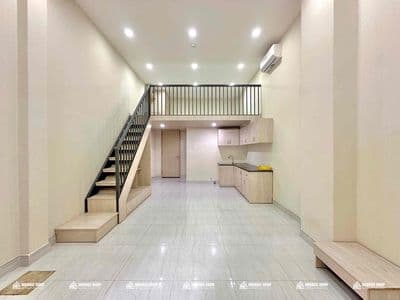 Cho thuê mặt bằng có chổ ở lại sân rộng ngay tân bình