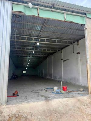 cho thuê kho xưởng mới tinh sạch sẽ điện 3 pha đường xe tải vlb giá rẻ