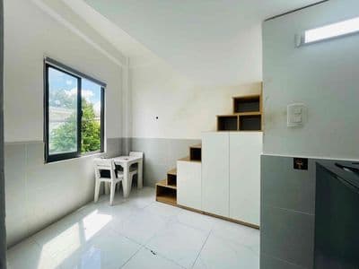 Căn hộ đẹp có cửa sổ trời gần chợ hạnh thông tây - thang máy êm