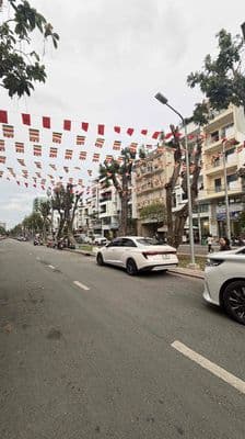 Cho Thuê Nhà Mặt Tiền Kinh Doanh Đường Đôi Quận 7 - Trệt 3 Lầu