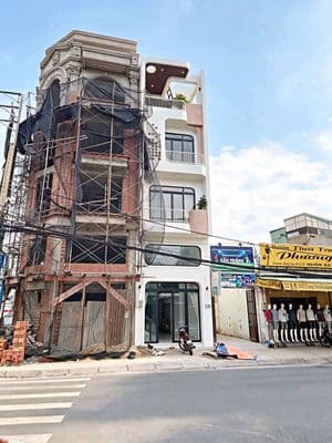 Mặt tiền kênh nước đen ngay cv