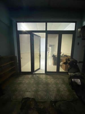 nhà ở , rộng rãi , hẻm ô tô vào được