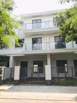 Cho thuê nhà thô, 4 tầng ngay trục đường lớn, hợp đồng dài hạn