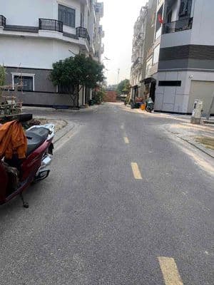 Nhà chon Thuê mới xây xong 1 trệt 1 lẩu 4x13 đường xe hơi ngủ trong nh