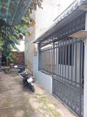 Bán đất sổ riêng tặng nhà cấp 4 có 2p ngủ gần TTYT Dĩ An