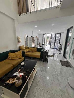 Hẻm xe tải, ô tô 7 chỗ ngủ nhà