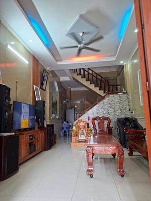 Nhà 1 trệt 1 lầu 2PN gần chợ Phú Phong, Bình Phước B