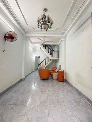 nhà cho thuê hxh thành mỹ p8 tân bình. DT: 3m5 x 15m 1 lầu 2p giá 11tr