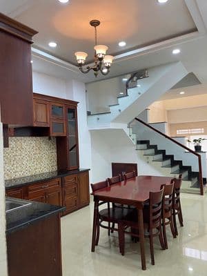 Nhà đẹp 5pn kdc hồng đào đối diện vạn phúc sát ql 13 hẻm tải