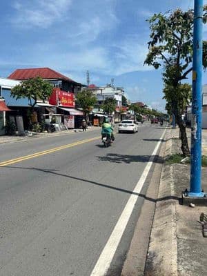 Nhà mặt tiền Lê Lợi - Thị Trấn Hóc Môn