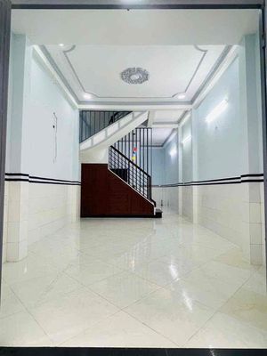 Cho thuê nhà nguyên căn Phạm Văn Chiêu Dt: 4,2m x 12m, 2 tầng 2p 8tr5