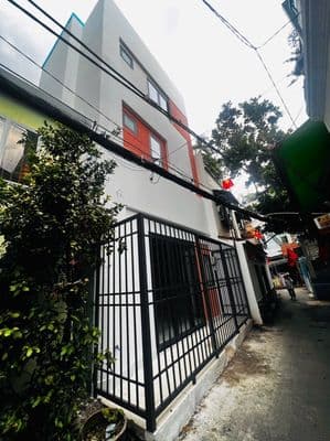 CHO THUÊ NHÀ 1 Trệt 2 lầu. 3 phòng ngủ.3 vệ sinh. Sát MT QT