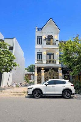 Cho thuê nhà 3 tầng Cổ Điển Full Nội Thất Sang Trọng mặt tiền đường H