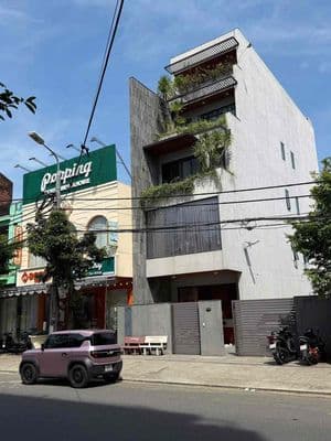Cho Thuê nhà 5 tầng Có Thang Máy Full Nội Thất mặt tiền đường Thích Q