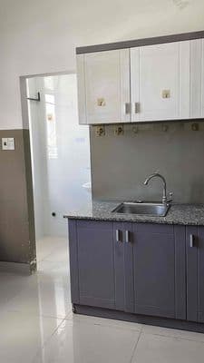 Cho thuê căn hộ 1 phòng ngủ riêng mặt tiền đường Phú Châu