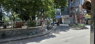 Cho thuê cả nhà 100 m2 tầng 1 mặt phố hồ đắc di