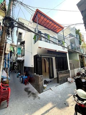 Bán nhà căn đôi hẻm 181 đường Âu Dương Lân P2 q8