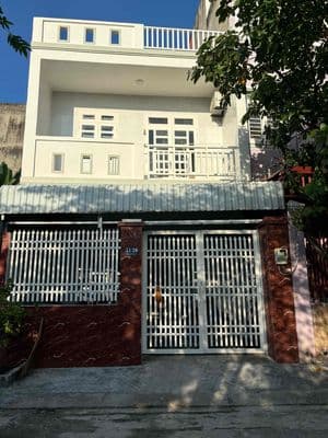 Cho thuê nhà nguyên căn đẹp rộng – đường 8m ô tô đậu tận cửa