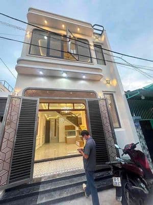CẦN BÁN CĂN NHÀ MỚI VÀO Ở NGAYGần trường học Nguyễn hữu Tiến. dc giữsổ