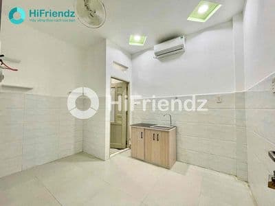 Nhà sạch sẽ thang máy gọn gàng cho 1-2 người ở y hình ngay khu tên lửa