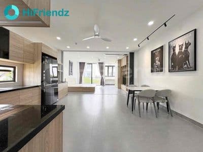 Căn hộ 1 phòng ngủ bancol rộng 45m2, ngay tại quận 10