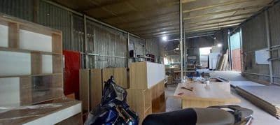 Cho thuê nhà xưởng 300m2, có sẵn máy cưa bàn trượt…